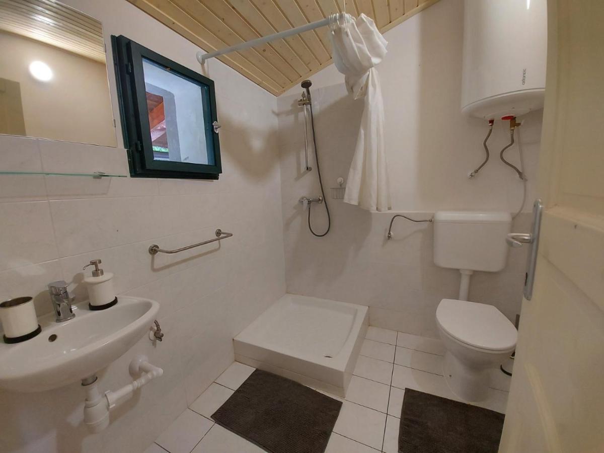 Apartmaji Hedera Комен Екстер'єр фото