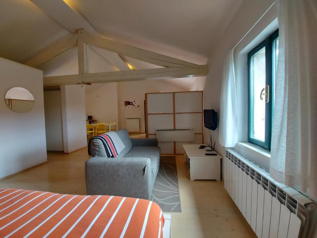 Apartmaji Hedera Комен Екстер'єр фото