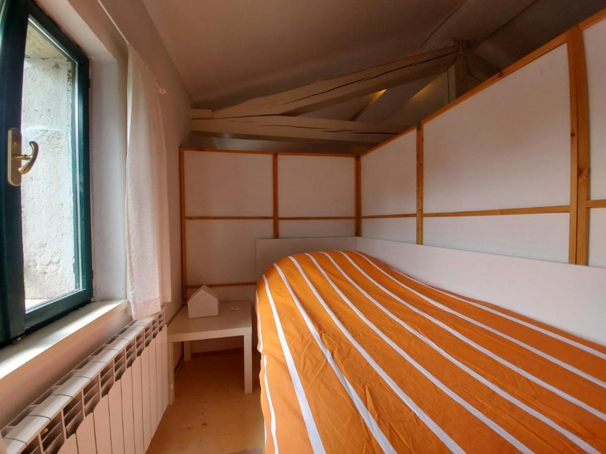 Apartmaji Hedera Комен Екстер'єр фото
