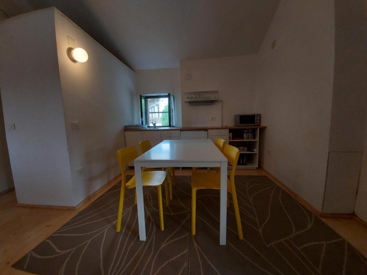 Apartmaji Hedera Комен Екстер'єр фото